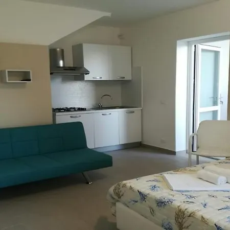 Centro Storico Milazzo Annarita * カステッランマーレ・デル・ゴルフォ